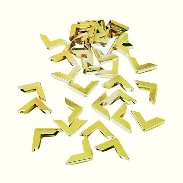 Esquinero recto dorado 15mm x 50 und