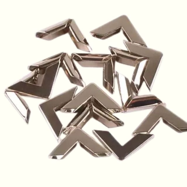 Esquinero recto plateado 15mm x 50 und